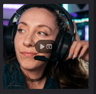 Portrait de Vavahh_, casque sur les oreilles