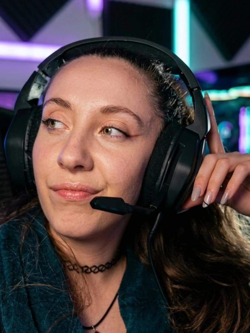 Portrait de Vavahh_, casque sur les oreilles
